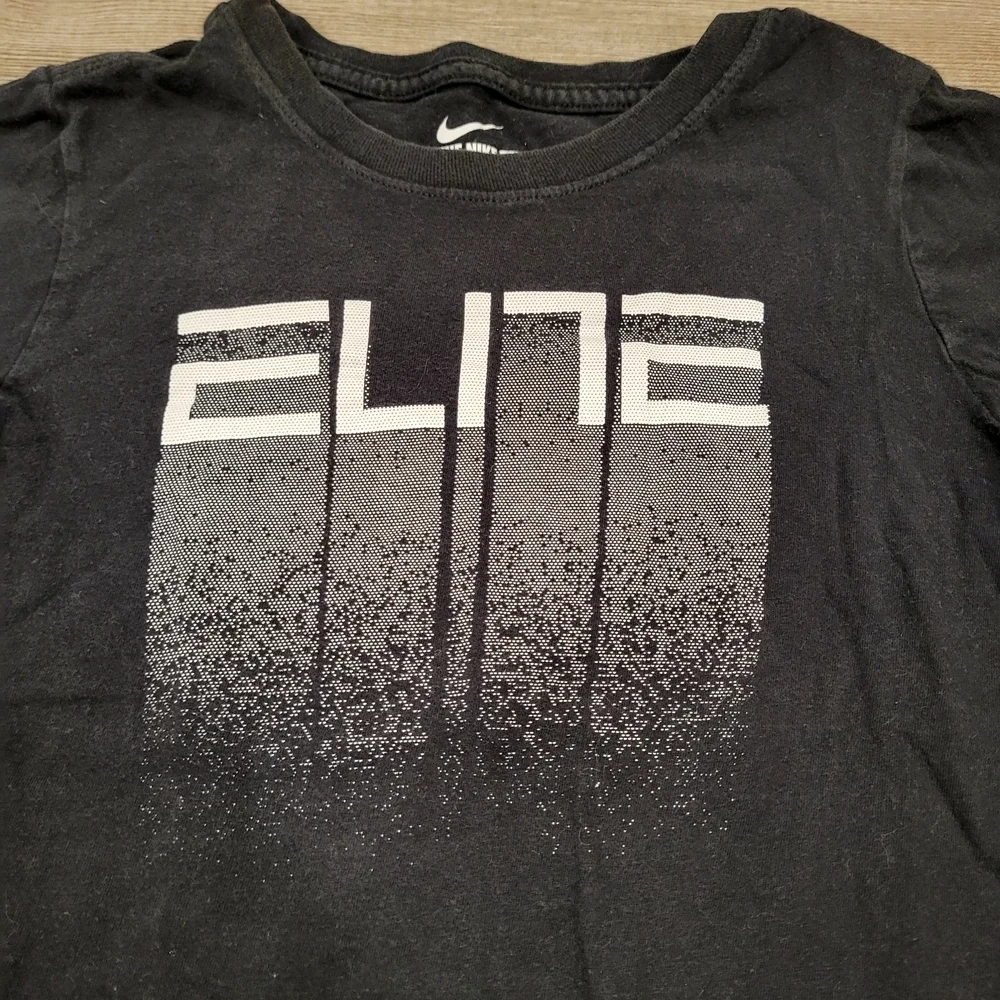Nike The Nike Tee Athletic Cut Youth Boys Graphic Short Sleeve Tee Shirt Small